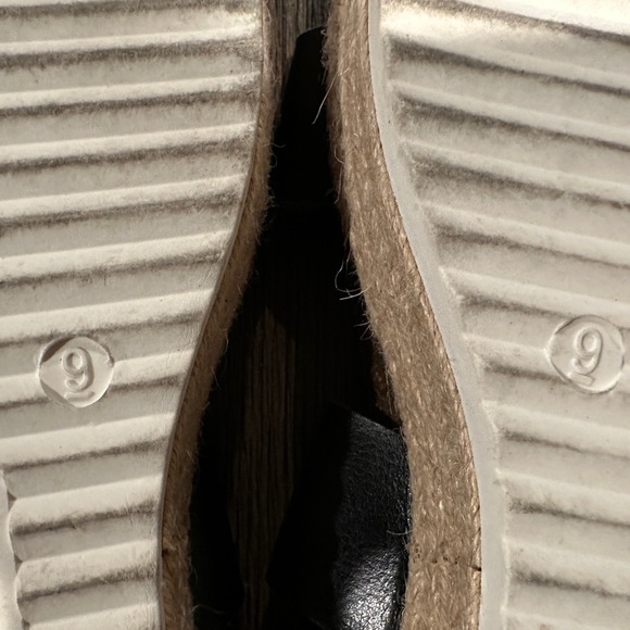 C Comfort Black Platform Sandals Sz 9, GUC - Picture 6 of 6